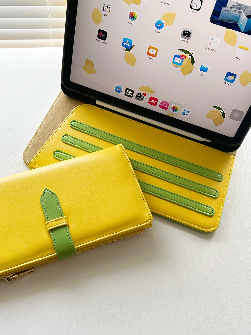 Чехол-подставка для планшета из кожи Lemon Grove